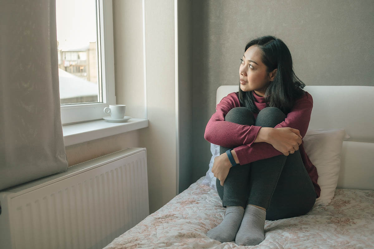 A woman thinking about addiction and pregnancy