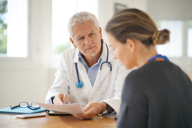 a doctor talking to a patient's loved one about heroin withdrawal symptoms